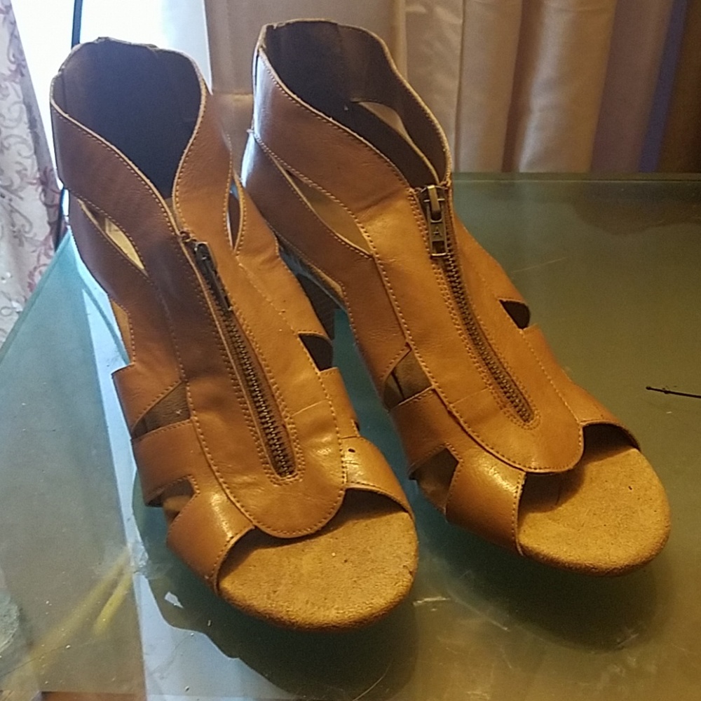Aerosols healed sandals